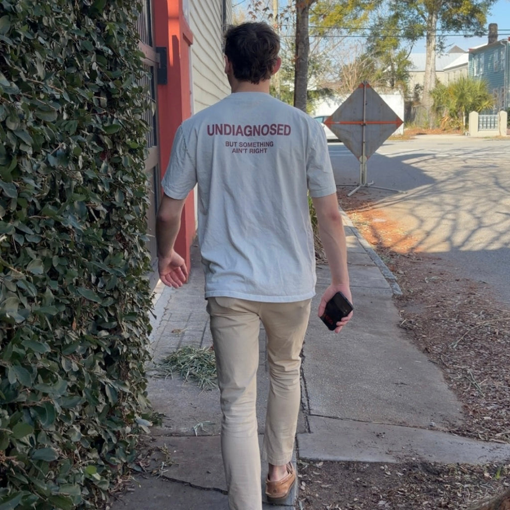 UNDIAGNOSED BUT SOMETHING AIN'T RIGHT Oversized faded t-shirt (AS COLOUR)