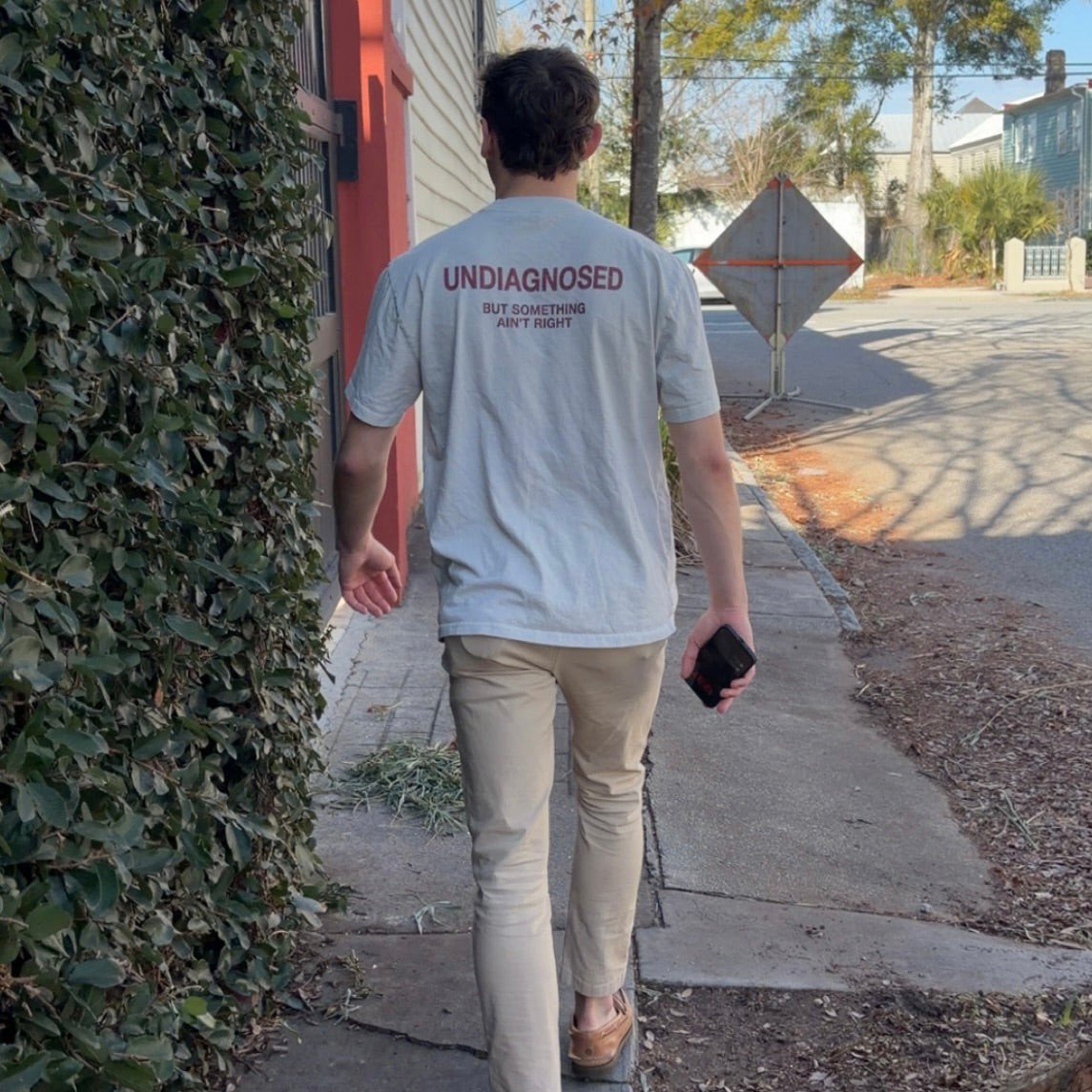 UNDIAGNOSED BUT SOMETHING AIN'T RIGHT Oversized faded t-shirt (AS COLOUR)